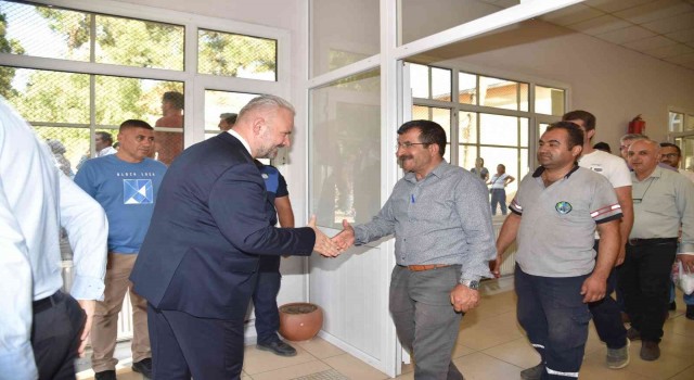 Başkan Vekili Pehlivan, belediye personeliyle bayramlaştı
