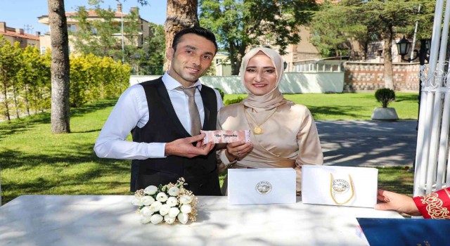 Başkan Yalçından anlamlı nikah hatırası