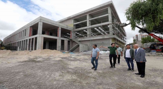 Başkan Yaşar, ‘Ata Mahallesi Yüzme Havuzu inşaatını denetledi