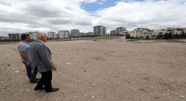 Başkan Yaşar park inşaatlarını yerinde inceledi