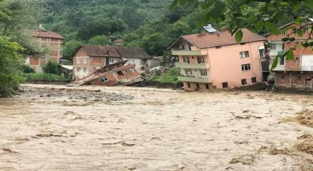 Batı Karadenizdeki sel afetinde 13 bina yıkıldı, 11 bina ağır hasar aldı