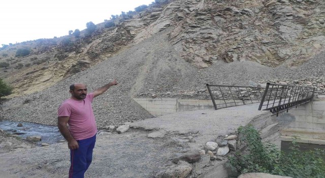 Batmanda heyelan nedeniyle kapanan yolda önlem çalışması başlatıldı
