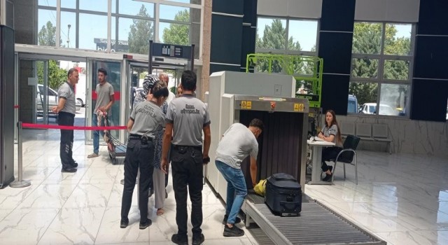 Batmanda peynir bidonuyla silah ve uyuşturucu sevkiyatı