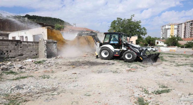 Battalgazide 23 blok, 1000 dairelik 2. etap için ilk yıkım başladı