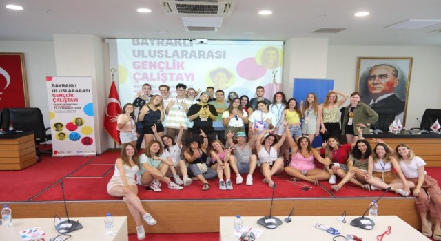 Bayraklıda ‘Uluslararası Gençlik Festivali başladı
