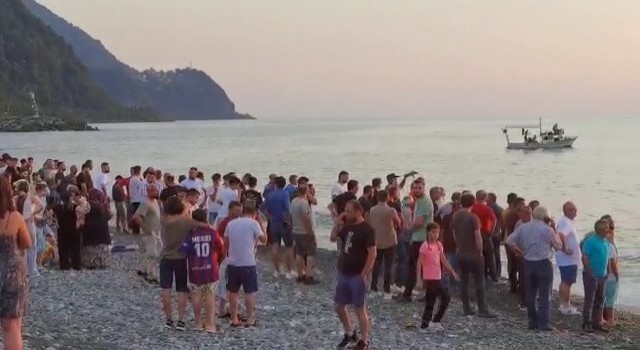 Bayram tatili için Artvine gelen 10 yaşındaki çocuk denizde kayboldu