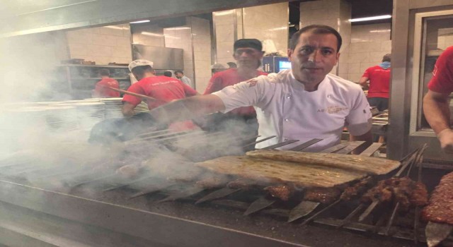 Bayramda et yiyemedi, şimdi bin aileye kebap dağıtıyor