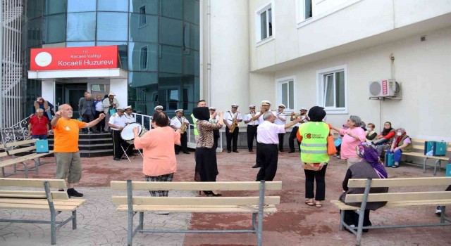 Bayramda huzurevi sakinleri unutulmadı