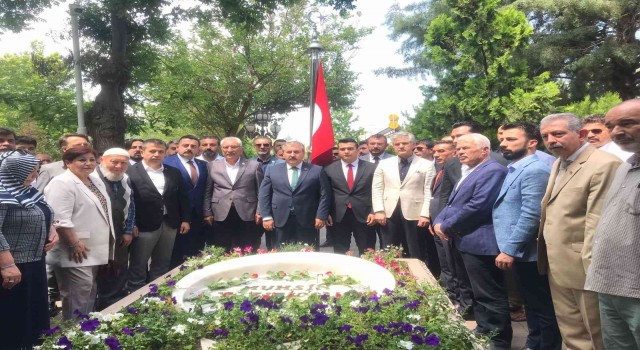 BBP Genel Başkanı Destici, Yazıcıoğlunun kabrini ziyaret etti