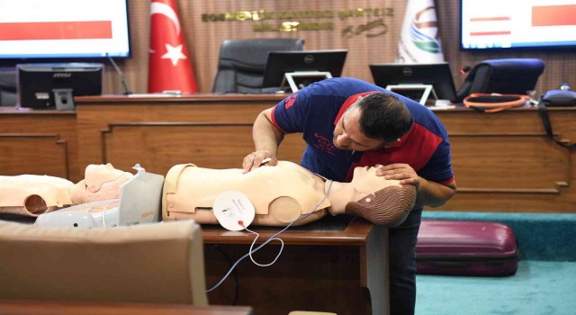 Belediye personellerine ilk yardım eğitimi verildi