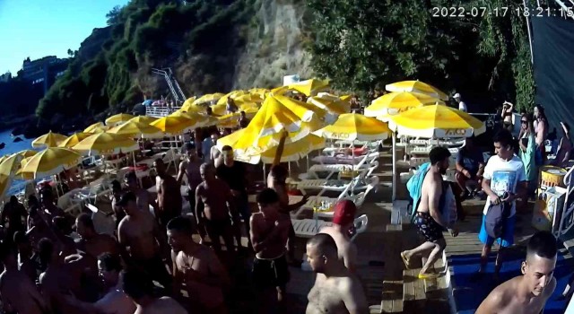 Belediyenin plajında çalışanlara saldırı