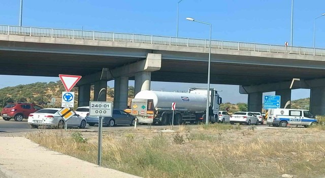 Bergamadaki yangın nedeniyle İzmir-Çanakkale kara yolu trafiğe kapandı