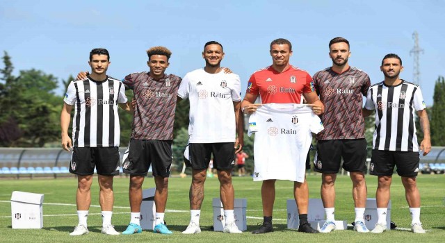 Beşiktaşın yeni sezon formaları tanıtıldı