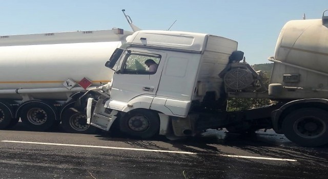 Beton mikserinin dolu LPG tankerine çarptığı kazada faciadan dönüldü