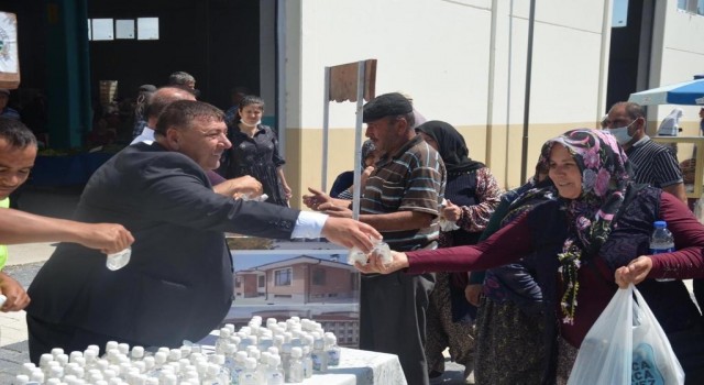 Beylikovada 5 bin adet el dezenfektanı vatandaşa dağıtıldı