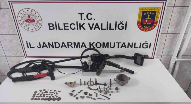 Bilecikte tarihi eser kaçakçılığı; 2 gözaltı
