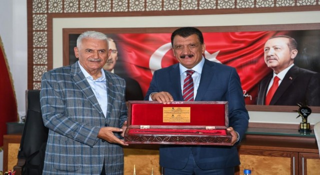 Binali Yıldırımdan hizmetlere övgü