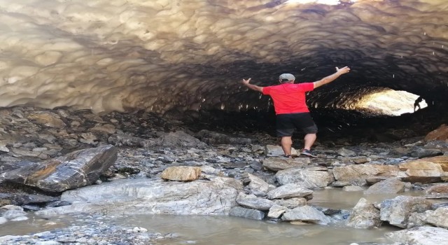 Binboğa Dağlarında kar tüneli keşfedildi