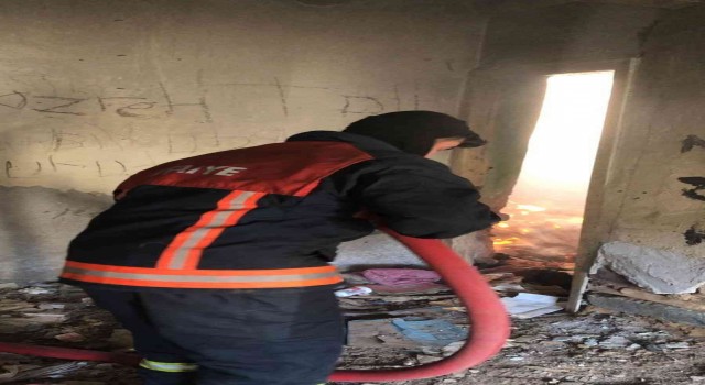 Bingölde metruk binadaki yangın söndürüldü