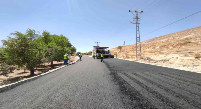 Bir günde 3 bin 549 ton asfalt serimi