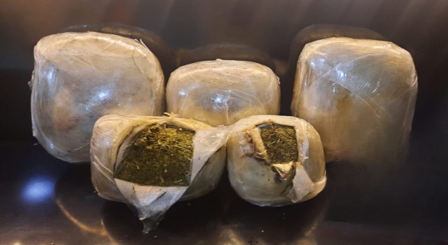 Bismilde narkotik uygulamasında 5.5 kilogram esrar yakalandı