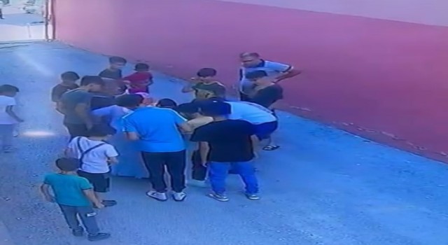 Boğazına madeni para kaçan öğrencinin imdadına okul müdürü yetişti