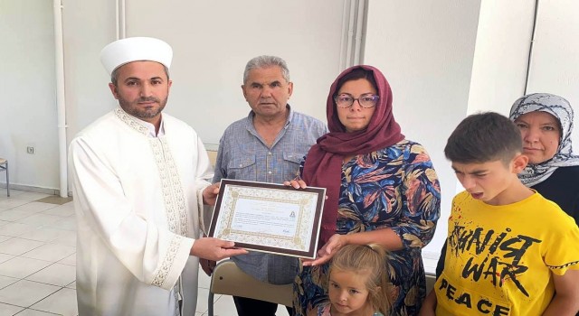 Boşandığı eşinin ardından çocuklarıyla birlikte Türkiye gelip İslamı seçti