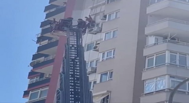 Boya yapan işçiyi emniyet kemeri kurtardı