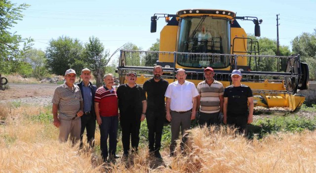 Buğday rekoltesi çiftçinin yüzünü güldürdü