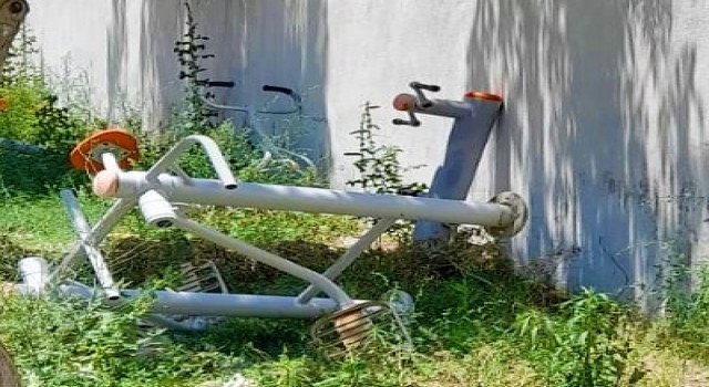 Buldanda spor aletleri çürümeye terk edildi