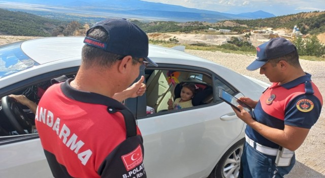 Burdurda jandarma ekiplerinden trafik denetimi