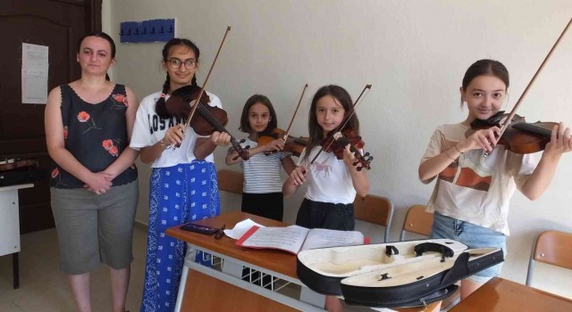Burhaniyeli öğrenciler sonbahar konserine hazırlanıyor