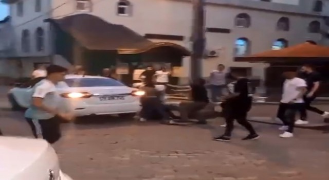 Bursada 16 yaşındaki genç, 18 yaşındaki genci bıçakladı