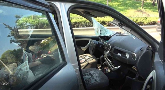 Bursada akıl almaz olayda, köprüden atlayan kişi otomobilin üzerine düştü: 3 yaralı