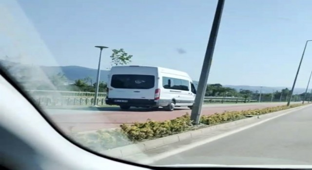 Bursada atı motosiklete bağlayarak götürdü
