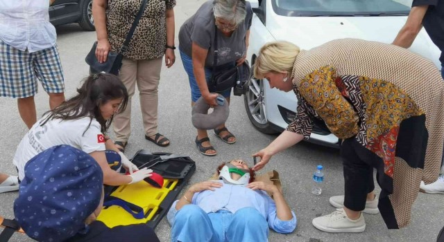 Bursada vatandaşlar yaralı kadının kızına telefonda moral verdi