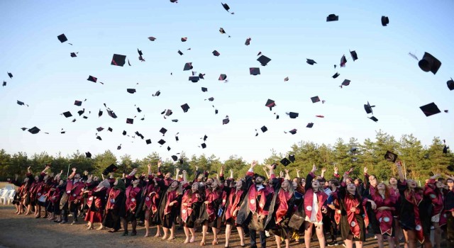 Bursada veterinerlerden coşkulu mezuniyet