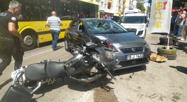 Bursada yunus polisleri ile otomobil çarpıştı: 2 polis yaralandı