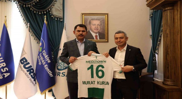 Bursaspor Başkanı Ömer Furkan Banaz, Bakan Murat Kurumla bir araya geldi