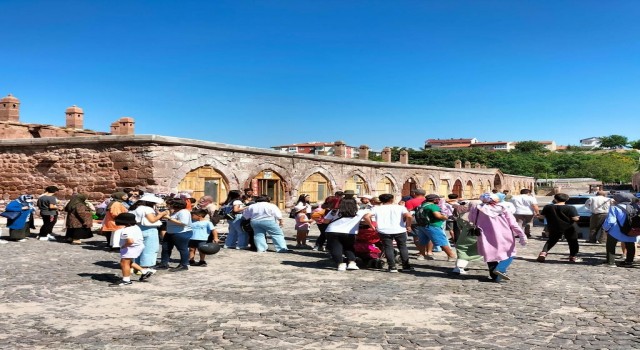 Büyükşehirin kültür turları, gurbetçilere Kayseriyi tanıtıyor