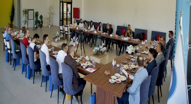 ÇAKÜ yönetimi rehber öğretmenlerle buluştu