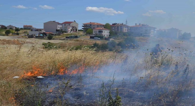 Cam kırıkları anız yangınına neden oldu