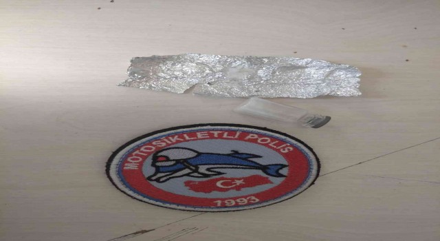 Cam şişe içerisindeki uyuşturucuyu Yunus Timleri buldu