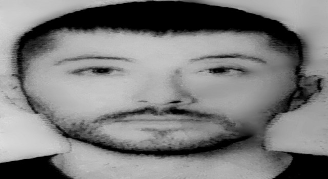 Caminin bahçesinde ağaca asılı bir ceset bulundu
