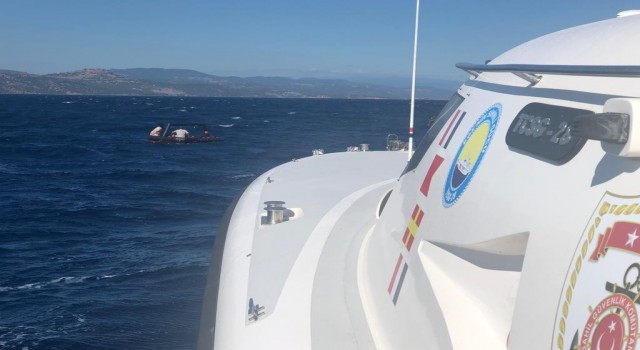 Çanakkale açıklarında 13 düzensiz göçmen kurtarıldı