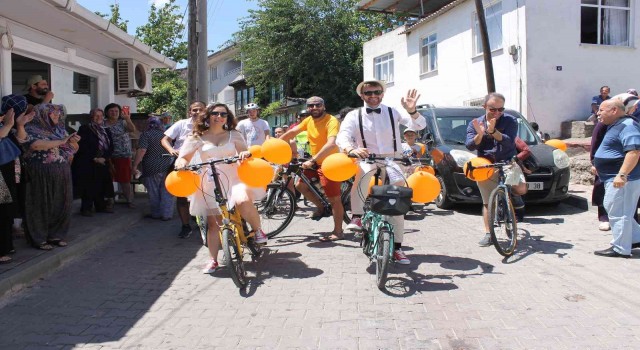 Çanakkalede bisikletle gelin konvoyu düzenlendi