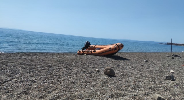 Çanakkalede lastik botla denize açılan kişi kayboldu