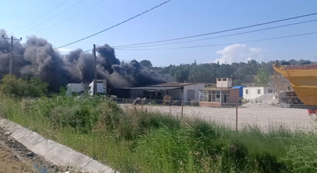 Çanakkalede lastik tamircisi yangını