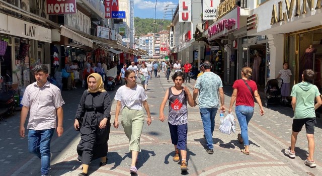 Çarşı ve sokaklarda arife yoğunluğu