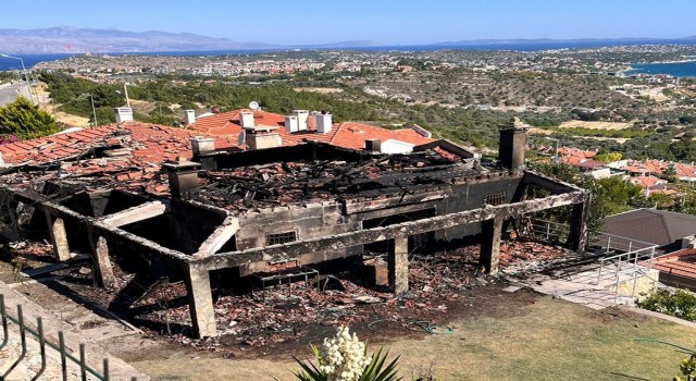 Çeşme yangınlarla sarsıldı, Fahrettinpaşa Mahallesinde de bir ev yandı